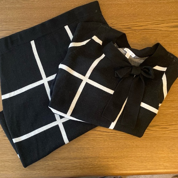 New York & Company Sweater Set - Picture 2 of 8